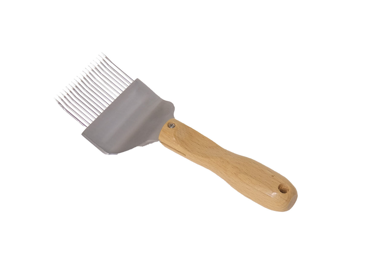 Entdecklungsgabel mit Holzgriff und gebogenen Edelstahl-Nadeln und seitlichem Kratzer