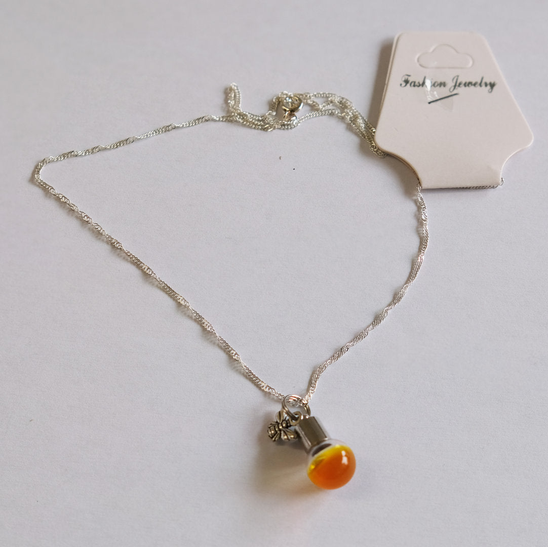 Collane con diversi design, gioielli di moda, design ape