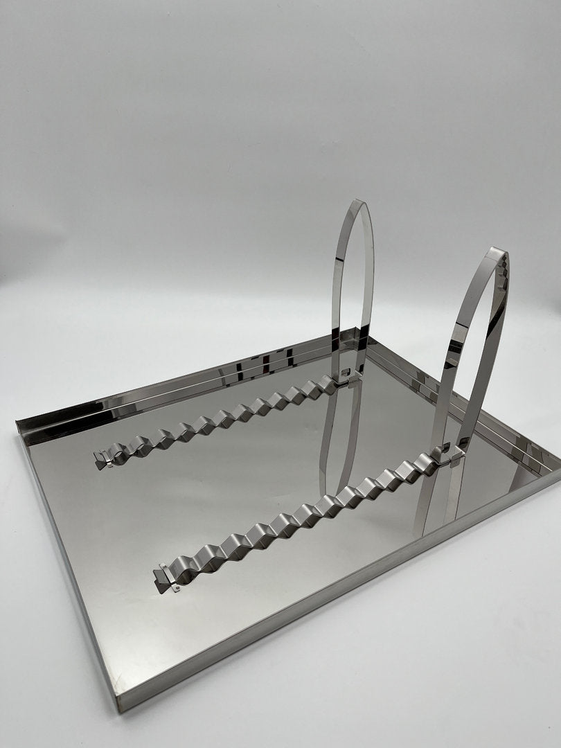 Roestvrijstalen deksel voor het ontsluiten van serviesgoed met honingraatframestandaard