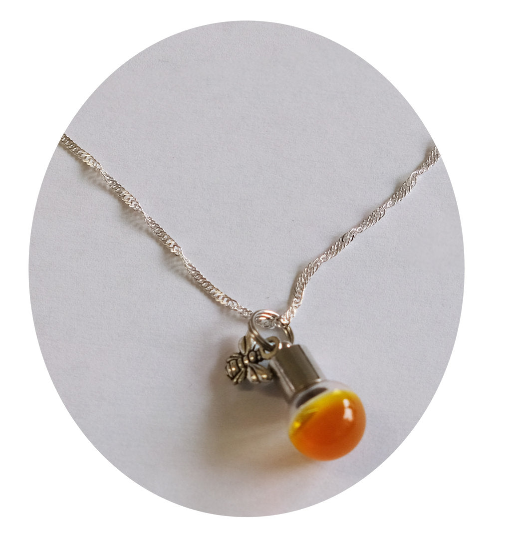 Collane con diversi design, gioielli di moda, design ape